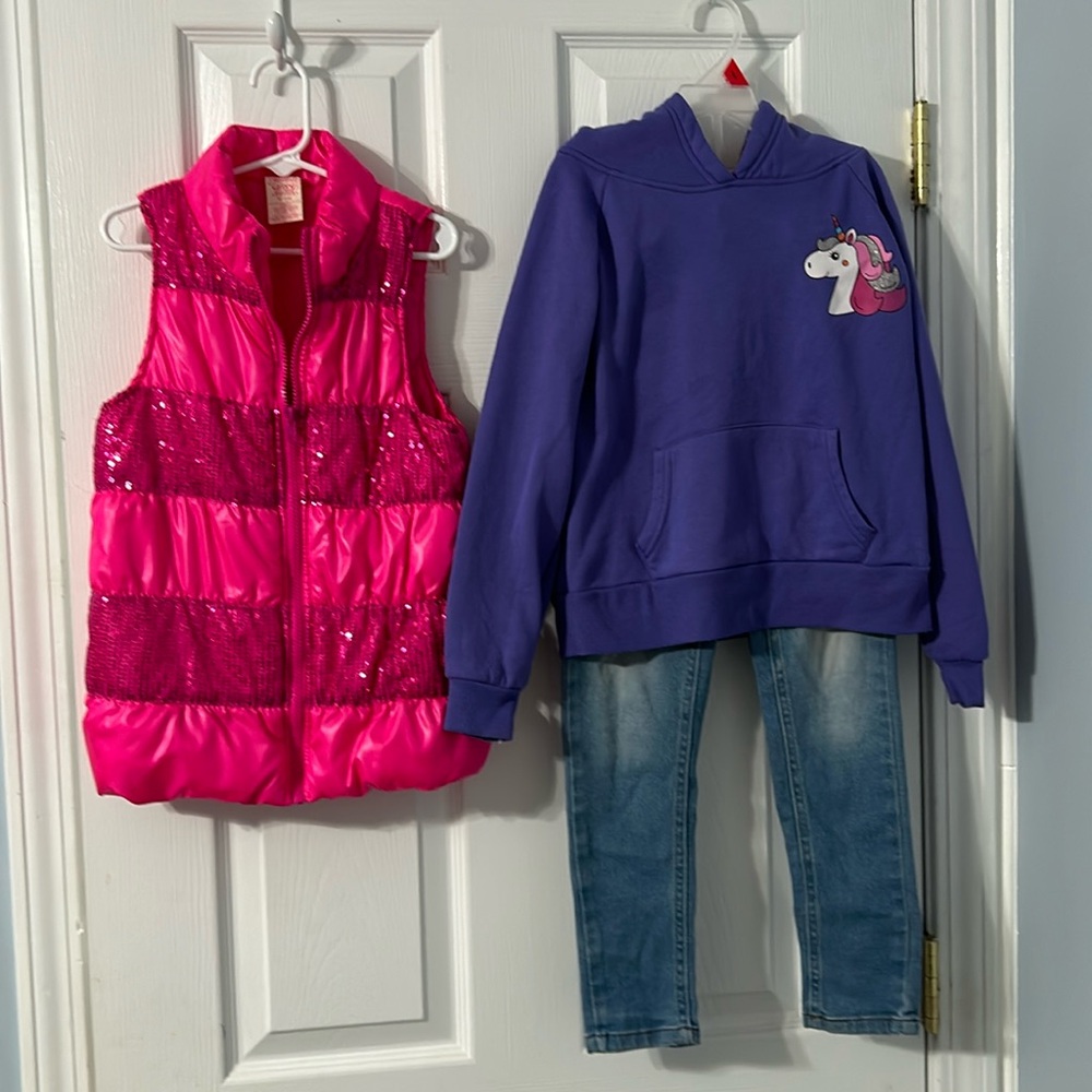 7/8 vest, jeans ,hoodie